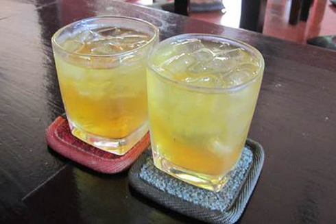 Những ai không nên uống trà đá?