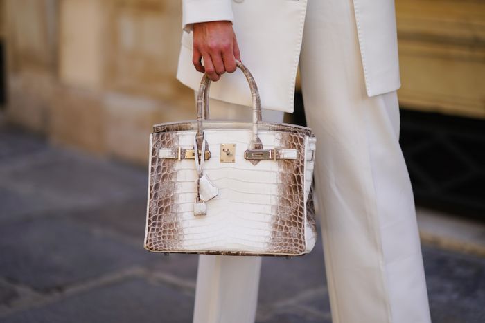Sự thật về túi Hermès da cá sấu ‘bạch tạng’