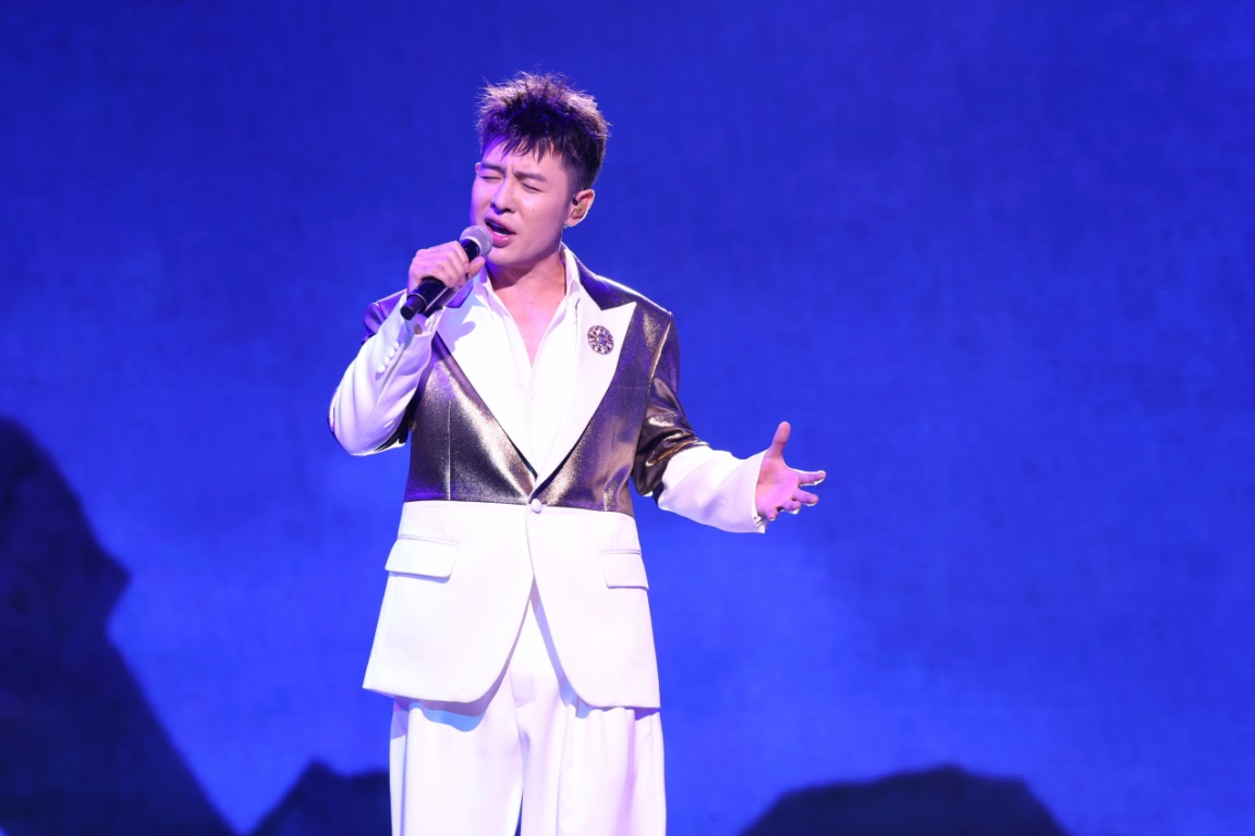 Ca khúc ‘Riêng một góc trời’ của Tuấn Ngọc bị phá nát?