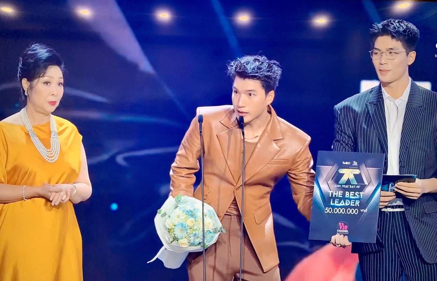 HIEUTHUHAI gây tranh cãi khi ngồi ghế giám khảo Rap Việt