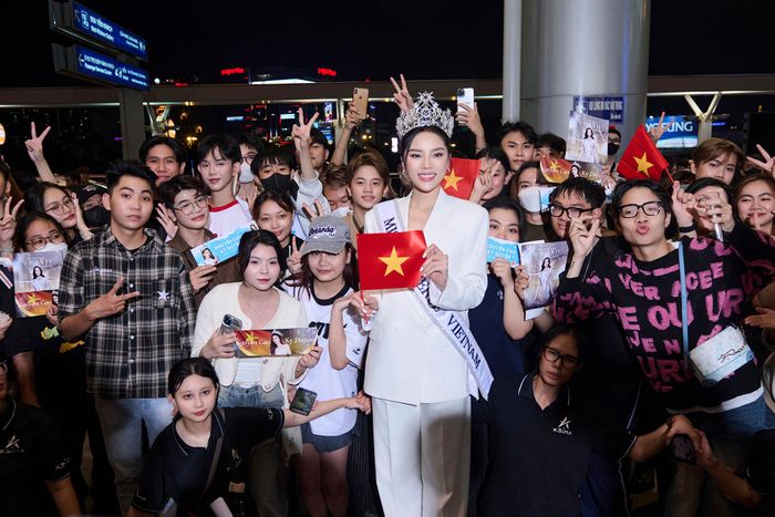 Cảnh tượng chưa từng thấy ở sân bay Tân Sơn Nhất lúc nửa đêm