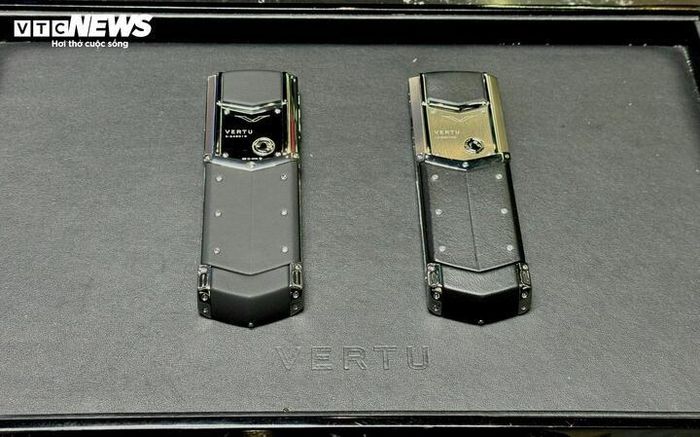 Chiếc Vertu Signature ‘phông bạt’ giống 99% hàng thật, làm sao để phân biệt?