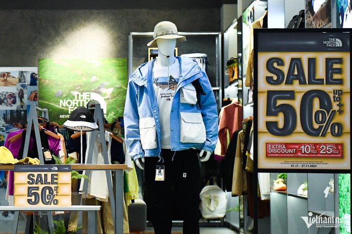 Khách hờ hững với hàng giá rẻ của Black Friday