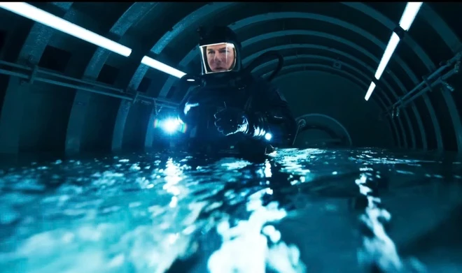 Tom Cruise đu máy bay mạo hiểm trong ‘Nhiệm vụ bất khả thi 8’