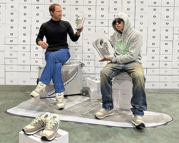 Giày giống emoji của Apple gây tranh cãi