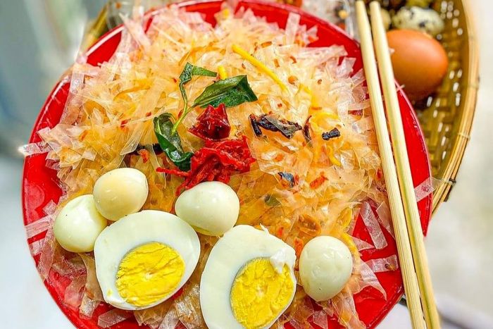 Bánh tráng trộn giá 50.000 đồng gây tranh cãi của ‘Diva’ Cát Thy