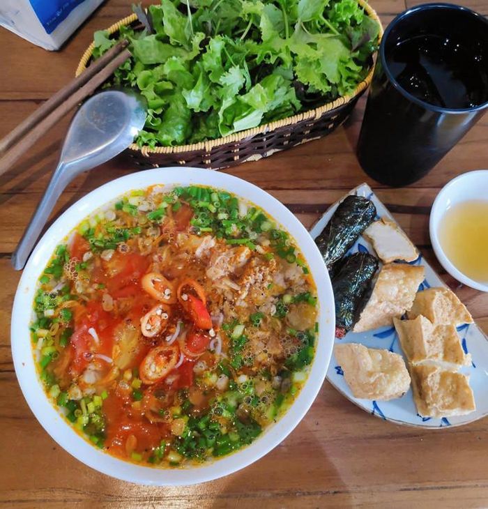 Hà Nội: Quán bún gia truyền Lê Phan ở Kim Mã có gì đặc biệt để hút khách Tây, khách ta nườm nượp?