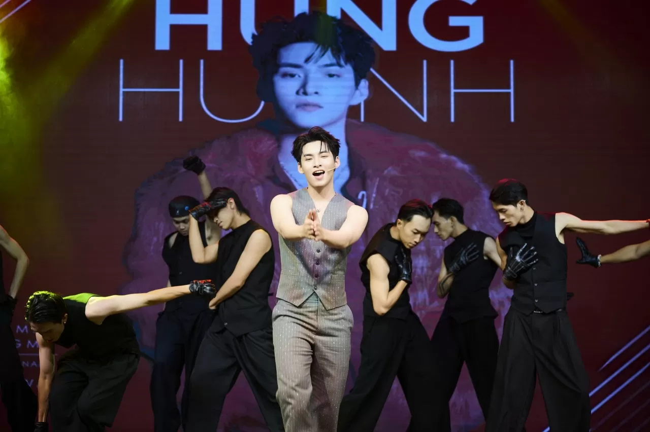 Ca khúc ‘Ngạo Nghễ’ bị dân mạng réo tên giữa ồn ào ‘đạo nhái’ của Hùng Huỳnh