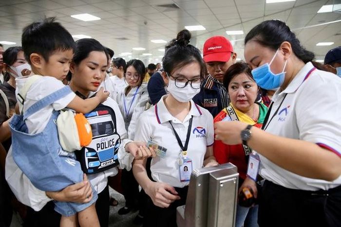 Vì sao metro số 1 miễn phí nhưng vẫn cần mã QR?