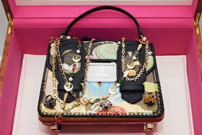 Cận cảnh túi xách 1,2 triệu USD gây sốt