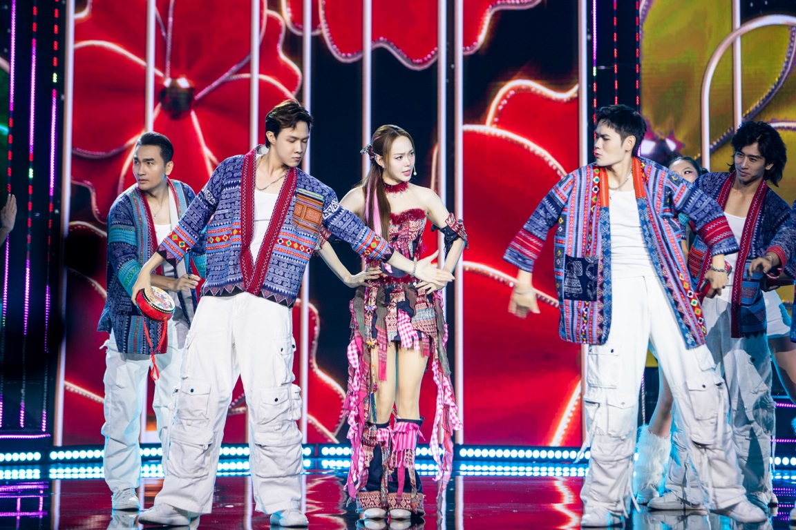 Minh Hằng nhắc tên Hồ Ngọc Hà sau 8 năm