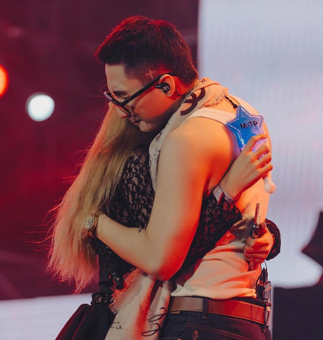 Sự thật về ‘khoảnh khắc điên rồ’ của Sơn Tùng M-TP và fan nữ ở phố đi bộ