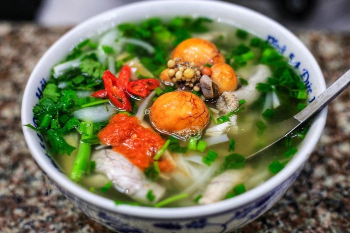 Quán ăn ‘đau đầu’ vì giá rau thơm cũng tăng cao dịp Tết