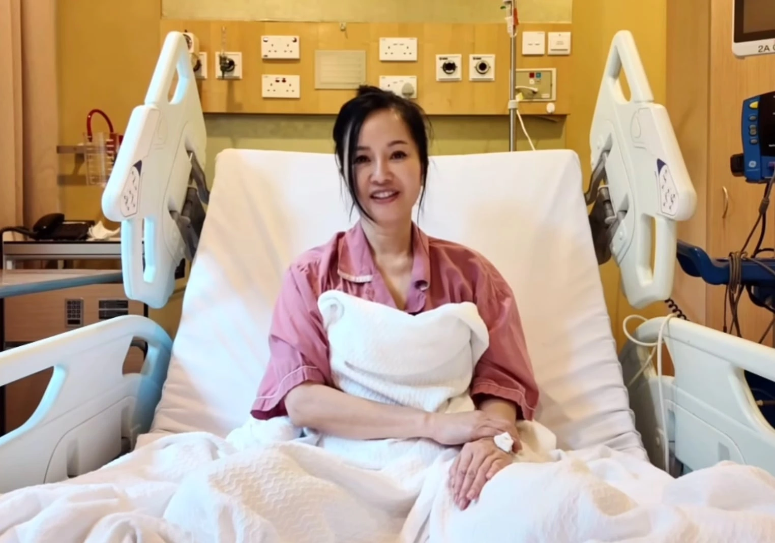 Ca sĩ Hồng Nhung bị ung thư