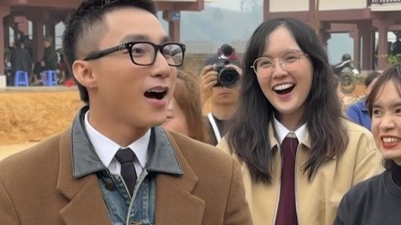 Sơn Tùng, Hải Tú đến Làng Nủ