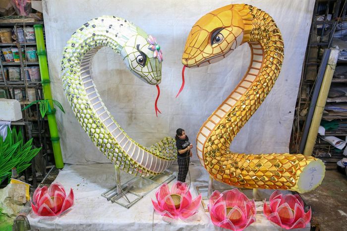 Lộ diện robot Bông, cặp rắn ‘khổng lồ’ tại đường hoa Nguyễn Huệ Tết Ất Tỵ 2025