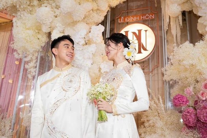 Khoảnh khắc con trai tỷ phú nhìn Phương Nhi say đắm trong lễ ăn hỏi