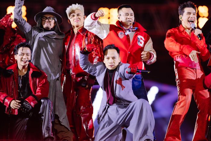 Cuộc chơi mạo hiểm khi dừng chương trình Anh trai vượt ngàn chông gai