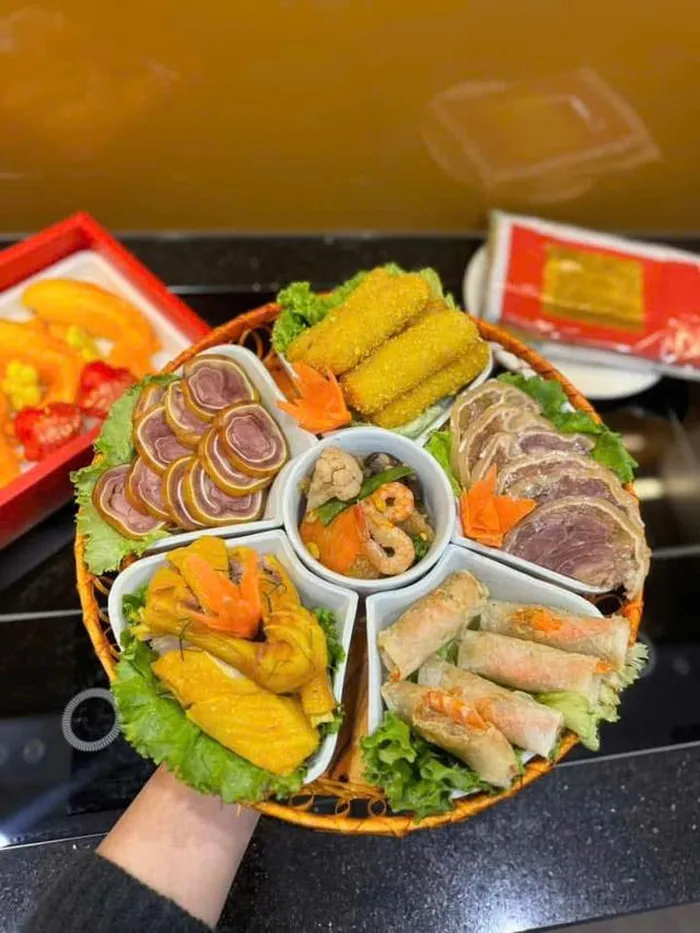 Mâm cỗ cúng Rằm tháng Giêng giá vài trăm nghìn đồng vì sao hút khách?