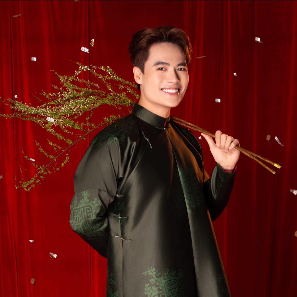 Võ Tấn Phát gây sốt vì lồng tiếng cho “hoàng tử Thái” Mario Maurer trong Rider: Giao Hàng Cho Ma