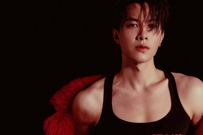 Anh Tú Atus ăn mặc phá cách, khoe khéo thân hình cơ bắp