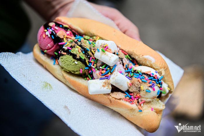 Xếp hàng mua bằng được loạt thương hiệu bánh mì nổi tiếng TPHCM