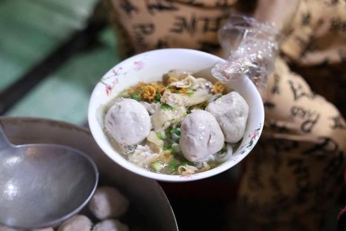 Quán bún mọc ‘ma’ 40 năm ở TP HCM lúc nào cũng tấp nập khách