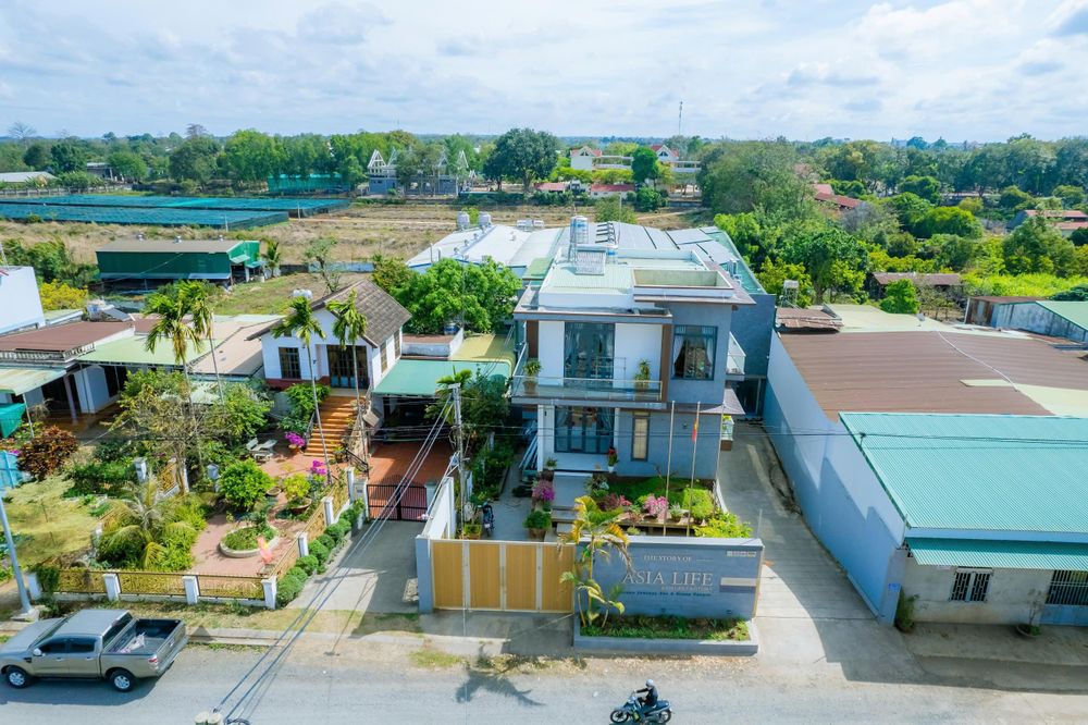 Công an kiểm tra nơi sản xuất loại kẹo rau củ mà Hằng Du Mục quảng cáo