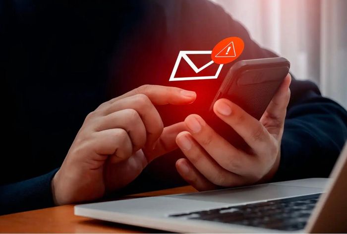 Tại sao bạn không nên xóa email spam?