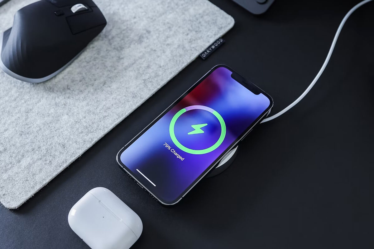 Đừng sạc pin iPhone đến 100%, đây là lý do!