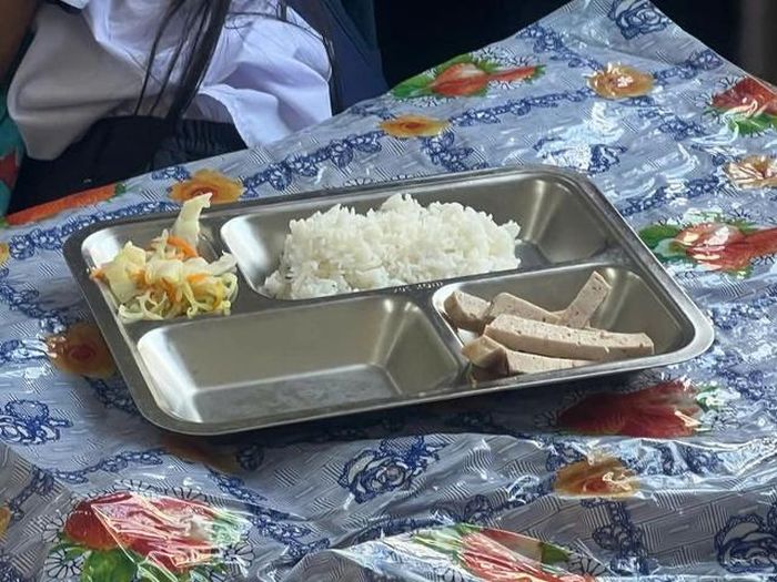 Hiệu trưởng lên tiếng về hình ảnh suất ăn bán trú lèo tèo ở Đà Nẵng