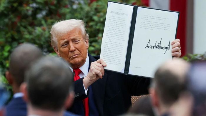 Chính quyền ông Trump tính thuế đối ứng như thế nào để áp thuế các nước?