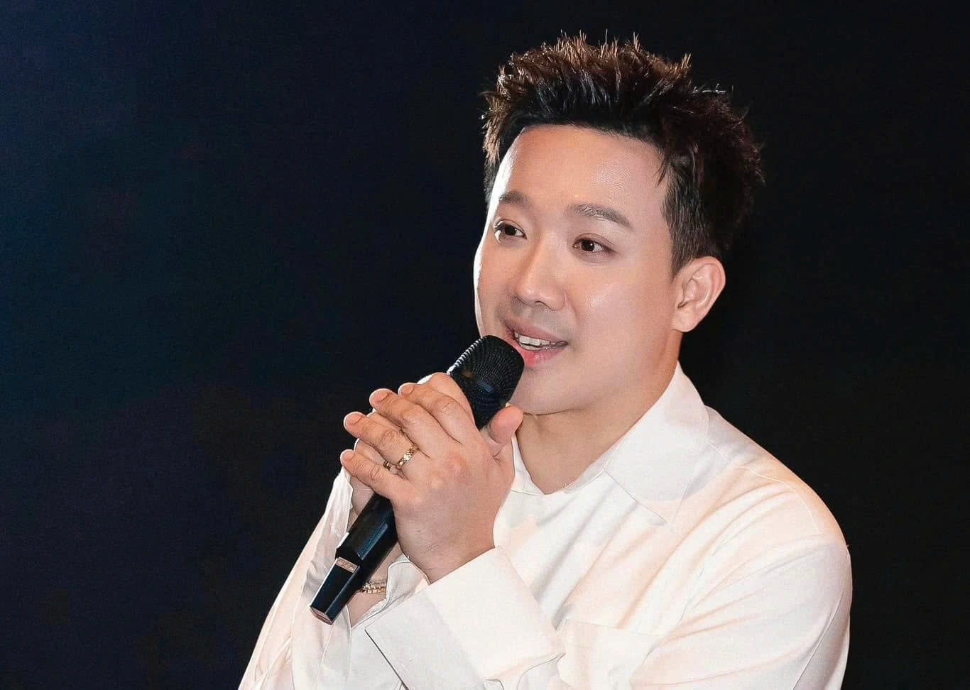 MC Trấn Thành gặp rắc rối khi khoe nhan sắc mới