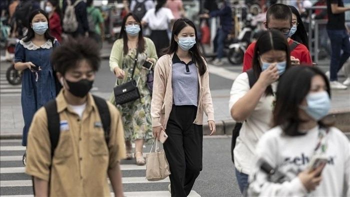 Vì sao cách khoảng thời gian, Covid-19 lại ‘dậy sóng’?