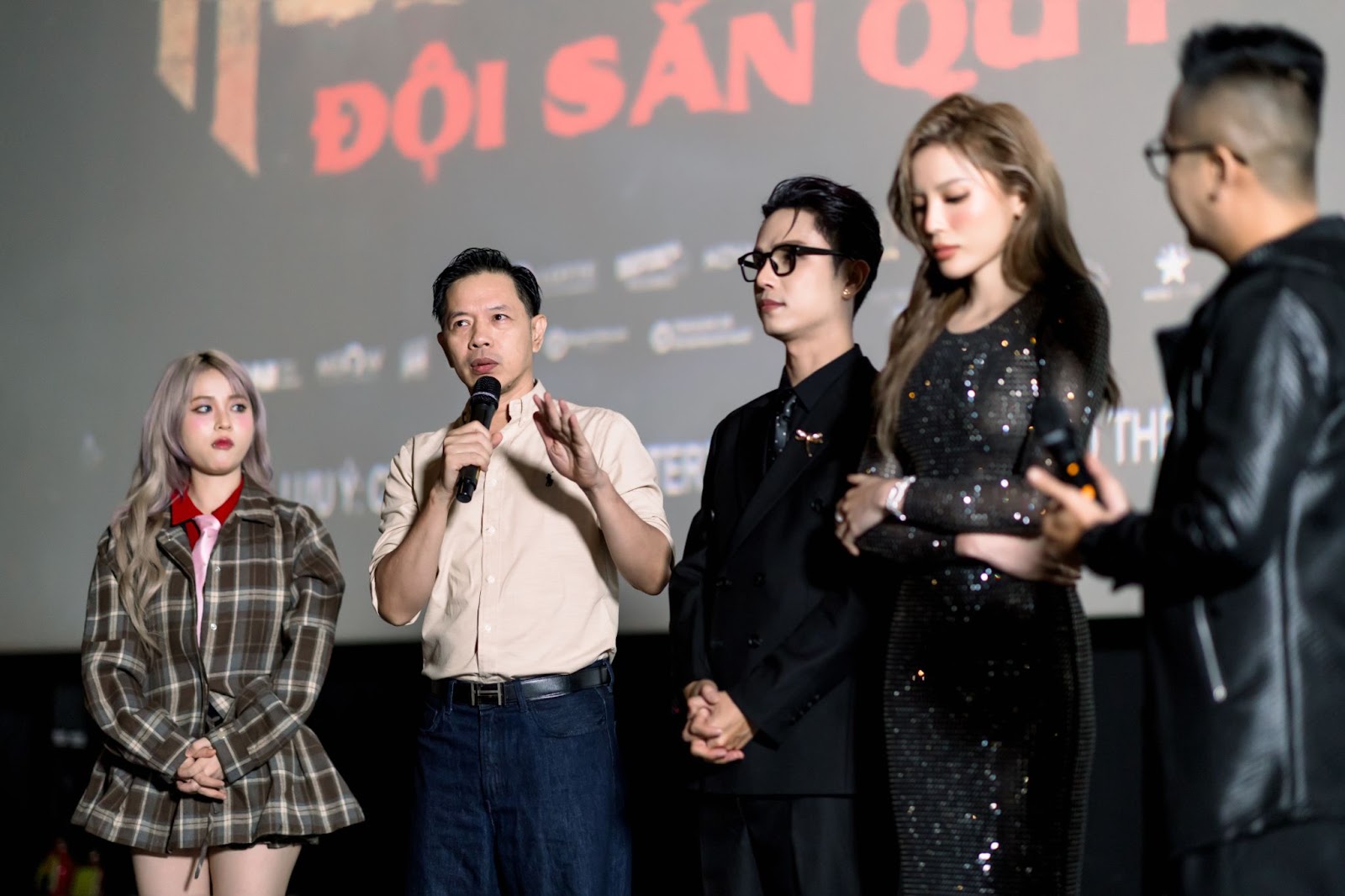 Neko Lê gây “náo loạn” tại buổi ra mắt phim “Holy Night: Đội Săn Quỷ”