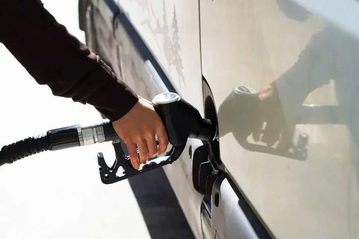 Nước xâm nhập vào bình xăng sẽ làm hư xe của bạn như thế nào?