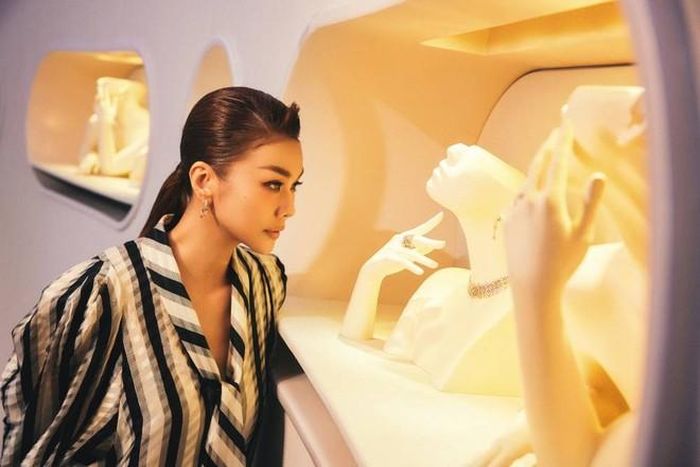 Thanh Hằng sang trọng khẳng định đẳng cấp tại sự kiện