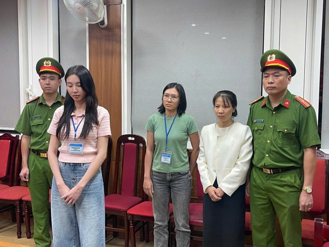 Nghệ sĩ và cái bẫy ngọt ngào mang tên quảng cáo