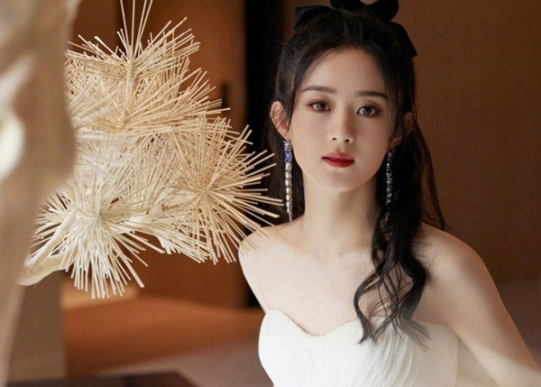 Triệu Lệ Dĩnh chửi thề khiến mạng xã hội náo loạn