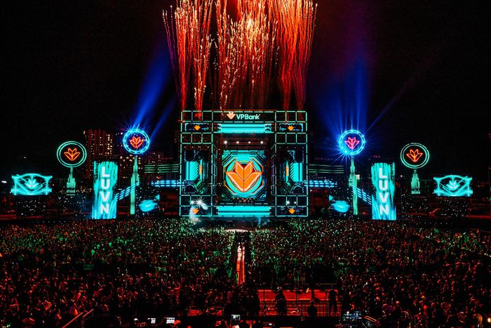 Đằng sau việc ngân hàng chạy đua ‘đốt tiền’ cho các Anh trai