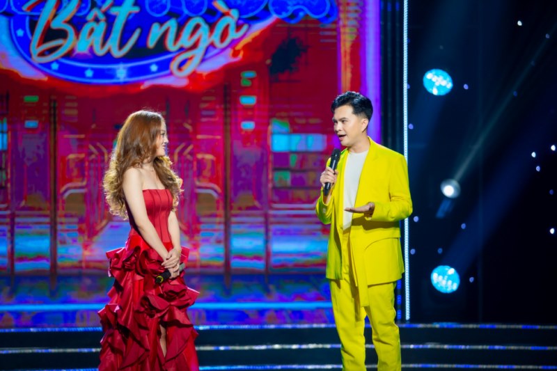 Hóa thân thành ca sĩ Minh Tuyết, Khánh Huyền sao y kiểu tóc đến phong thái trình diễn