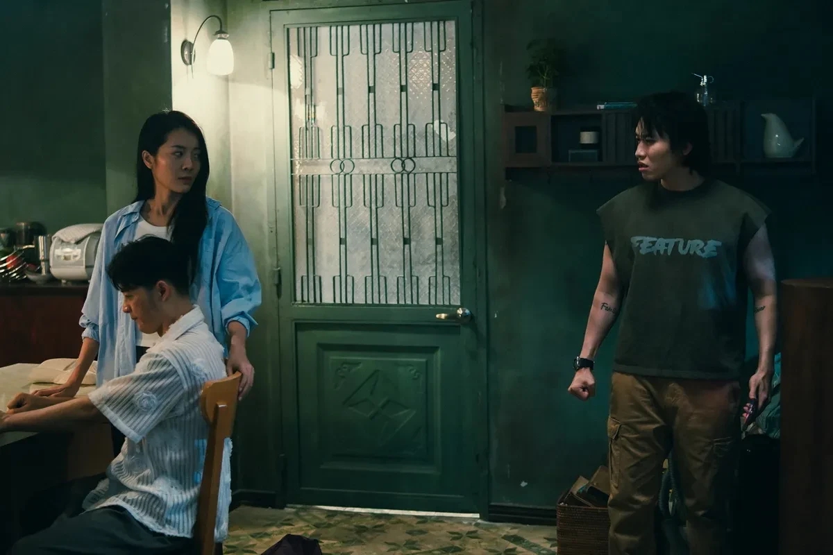 Phim Việt bị chọc thủng lưới trên sân nhà