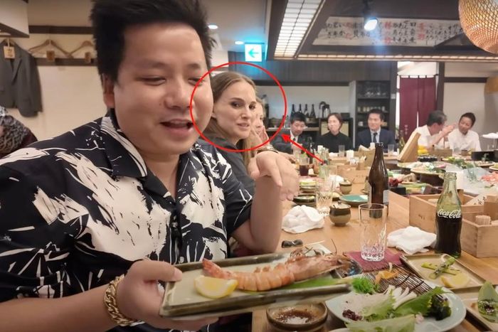 Báo ngoại viết về Khoa Pug sau cảnh ‘chung mâm’ sao Hollywood