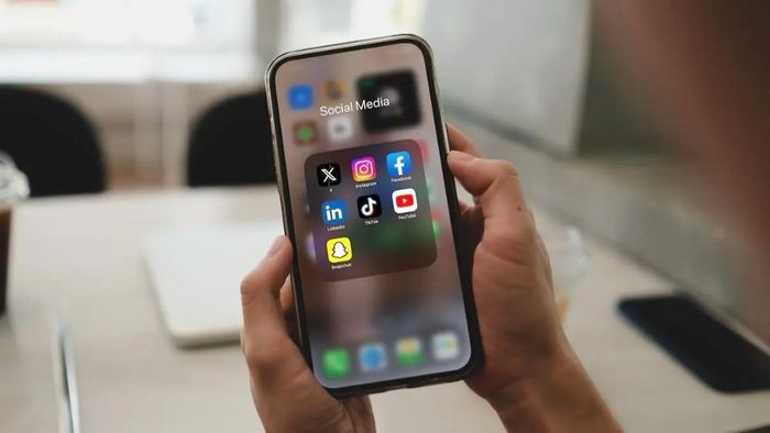 YouTube ‘bay màu’ trên nhiều mẫu iPhone và iPad đời cũ