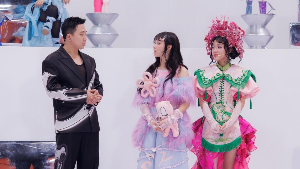 Em xinh gây bất bình