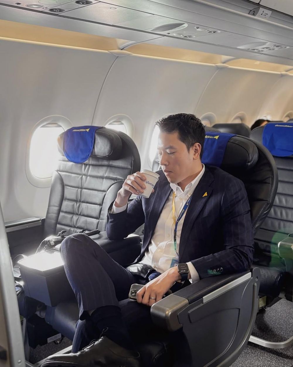 ‘Cơ trưởng trẻ nhất Việt Nam’ bị chỉ trích khi nhậm chức giám đốc