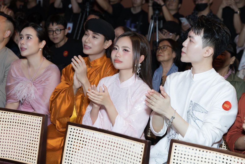Phương Mỹ Chi làm lộ kết quả Em xinh &#8216;say hi&#8217;