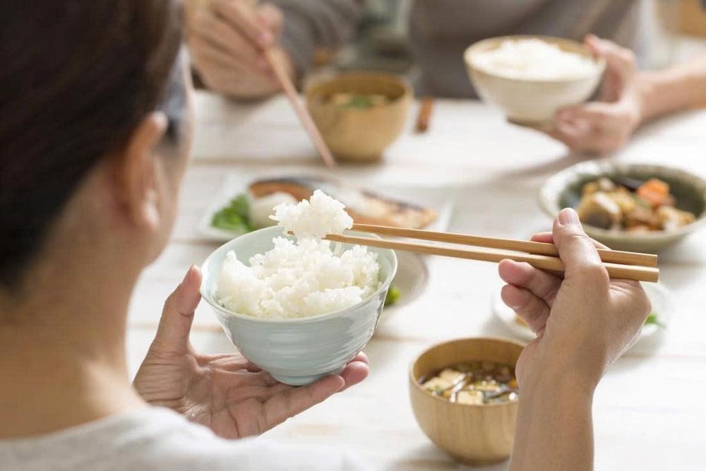 Ăn cơm có béo hơn ăn bún, phở?