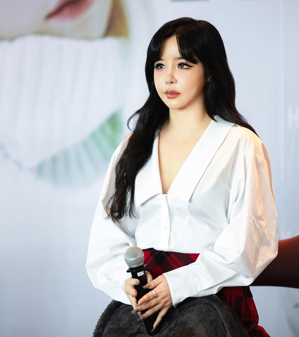 Vì sao ca sĩ Park Bom (2NE1) đột ngột tuyên bố dừng hoạt động?