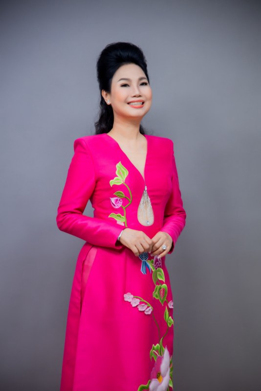 <strong>Ca sĩ Thùy Trang: </strong><strong><em>“Nhiều khán giả hỏi tôi vì sao để hoài một kiểu tóc mà không thay đổi”</em></strong>